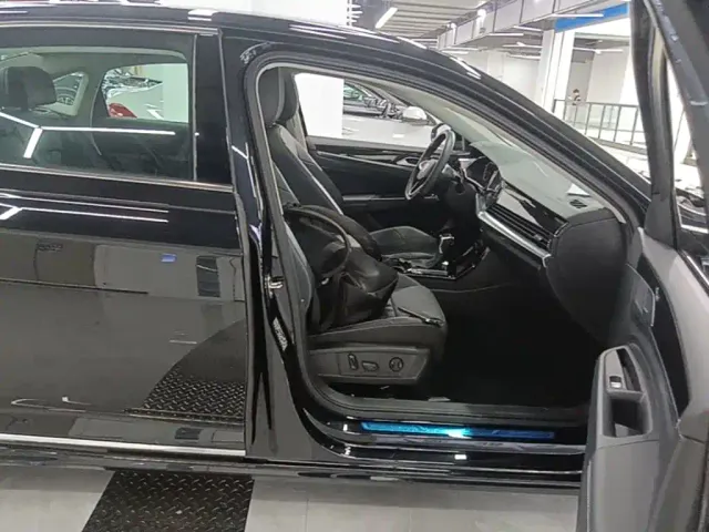 Volkswagen Passat — Фото автомобиля 24