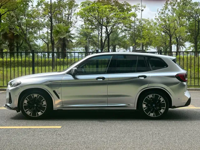 BMW iX3 — Фото автомобиля 4
