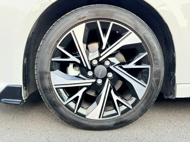 Lynk & Co 03 — Фото автомобиля 13