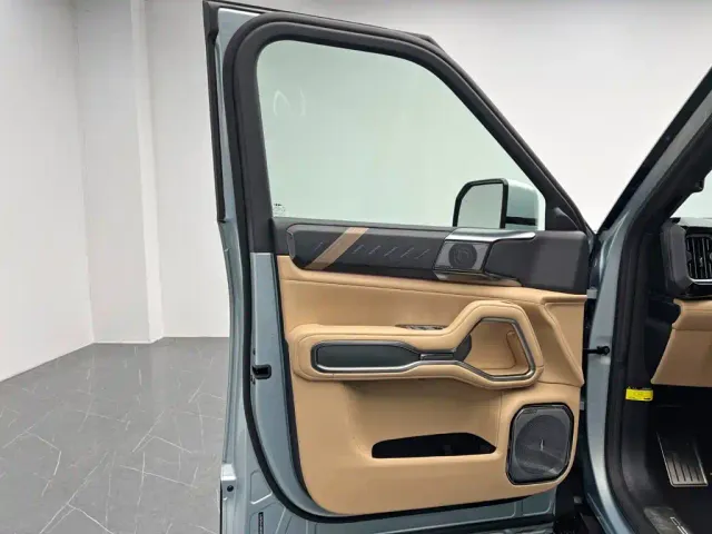 BYD FangChengBao Leopard 8 — Фото автомобиля 12