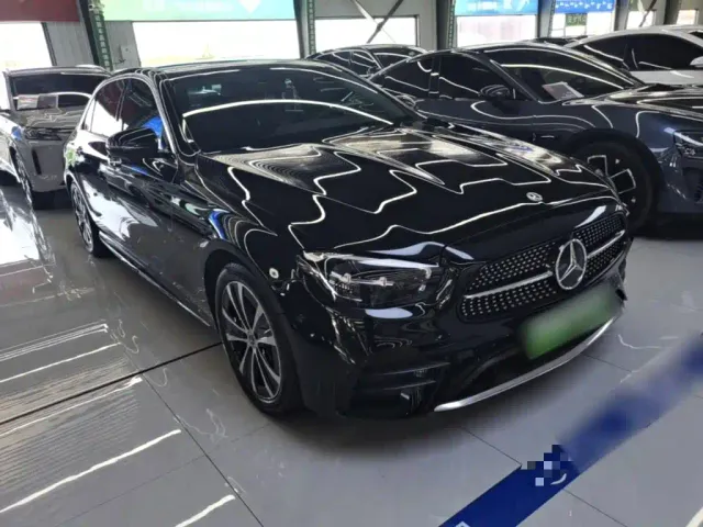 Mercedes-Benz E-Class — Фото автомобиля 3