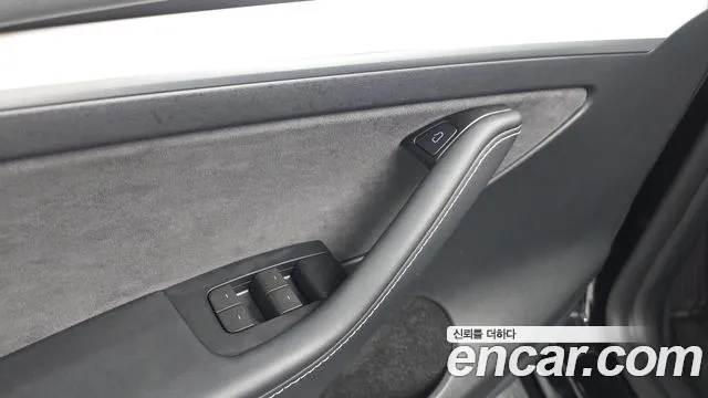 Tesla Model Y — Фото автомобиля 28