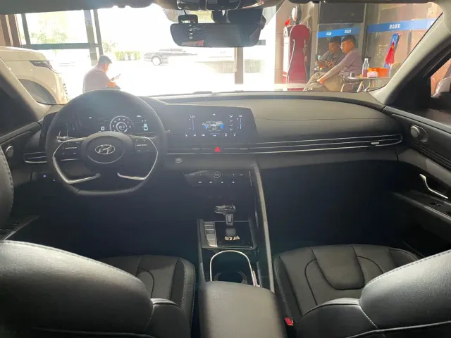 Hyundai Elantra — Фото автомобиля 6