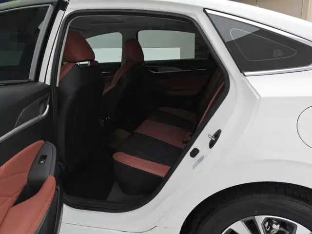 Changan Eado — Фото автомобиля 11