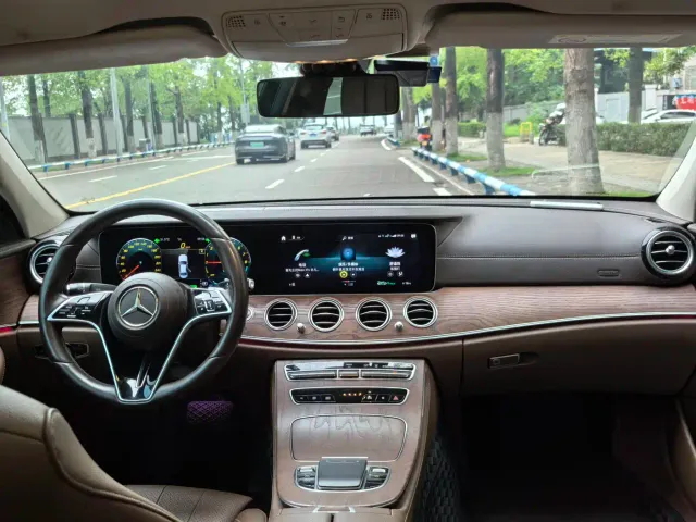 Mercedes-Benz E-Class — Фото автомобиля 5