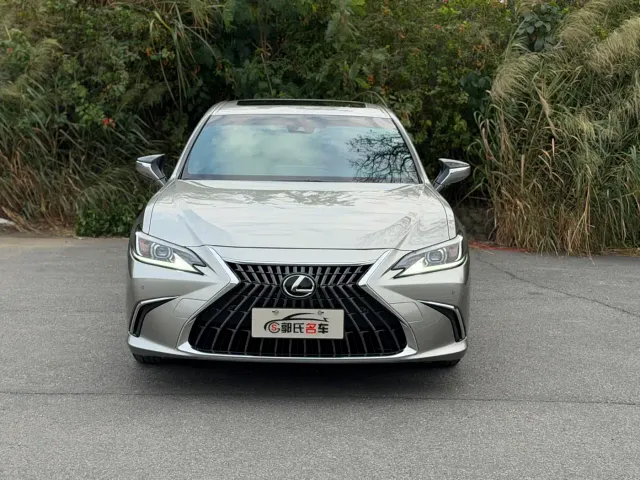 Lexus ES — Фото автомобиля 2