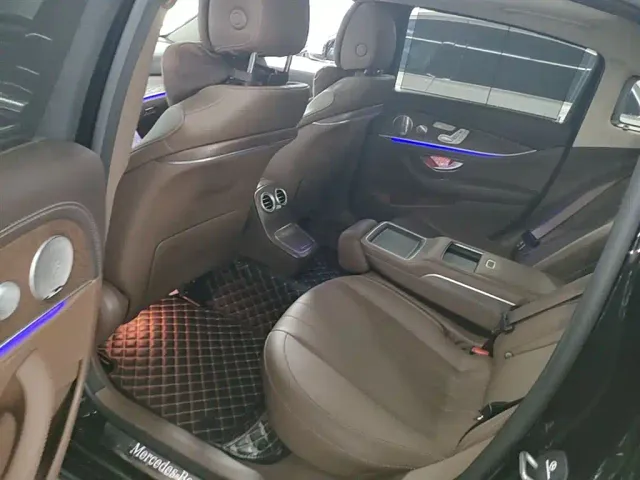 Mercedes-Benz E-Class — Фото автомобиля 16