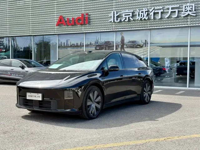 Фотография автомобиля — Li Auto i6