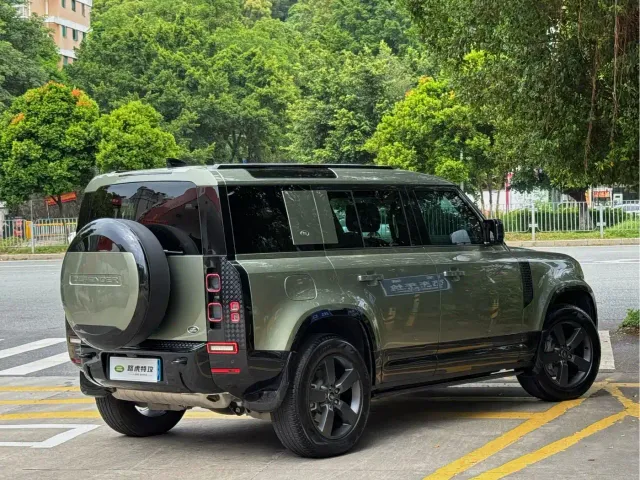 Land Rover Defender — Фото автомобиля 15