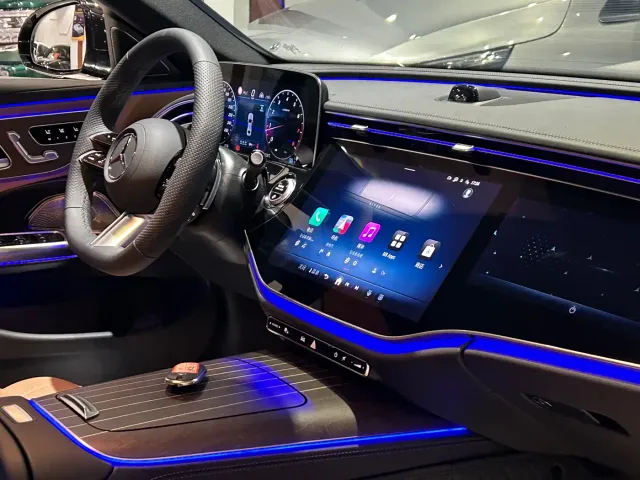 Mercedes-Benz E-Class — Фото автомобиля 24
