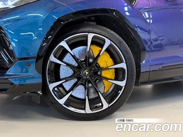 Lamborghini Urus — Фото автомобиля 5