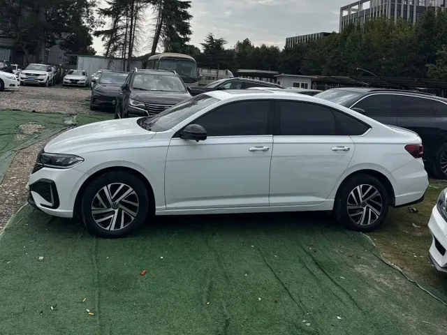 Volkswagen Lavida — Фото автомобиля 3