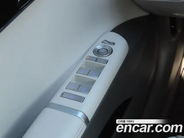 Hyundai Grandeur Grandeur (GN7) 2.5 Бензин 2WD — Фото автомобиля 12