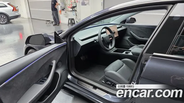 Tesla Model 3 — Фото автомобиля 15