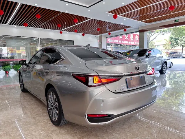 Lexus ES — Фото автомобиля 6