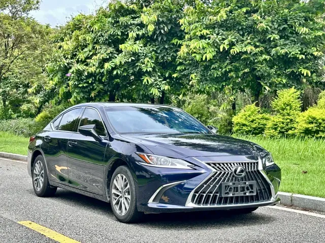 Lexus ES — Фото автомобиля 3