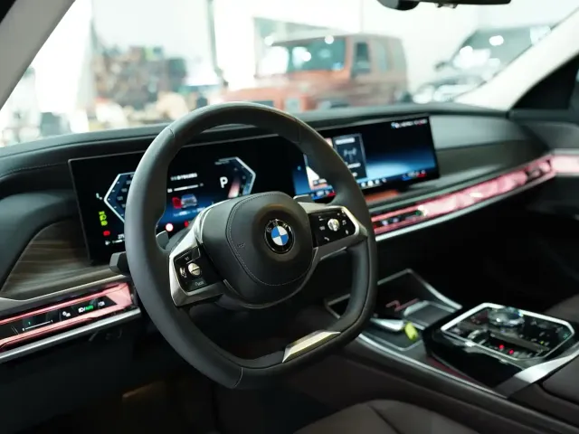 BMW 7 Series — Фото автомобиля 7