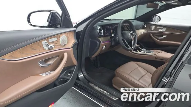 Mercedes-Benz E-Class — Фото автомобиля 10