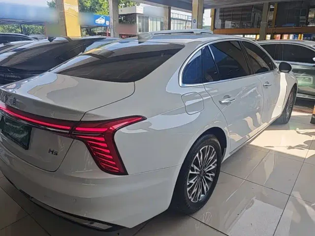 Hongqi H5 — Фото автомобиля 6