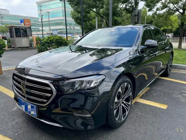 Фотография автомобиля — Mercedes-Benz E-Class