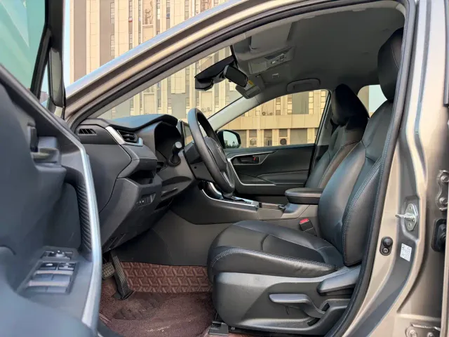 Toyota RAV4 — Фото автомобиля 10