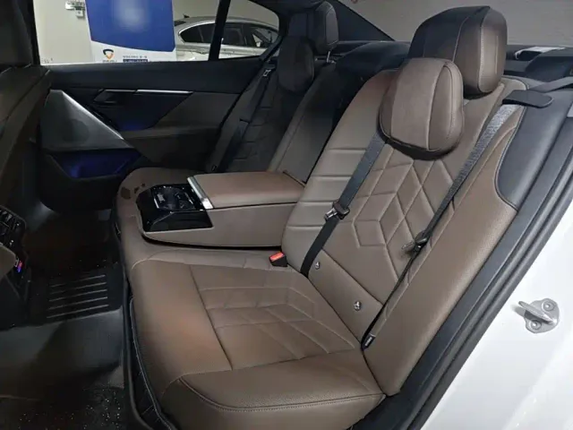 BMW 5 Series — Фото автомобиля 16