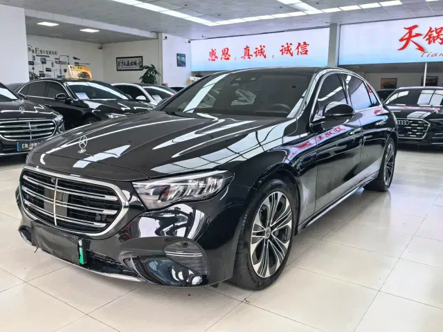 Mercedes-Benz E-Class — Фото автомобиля 3