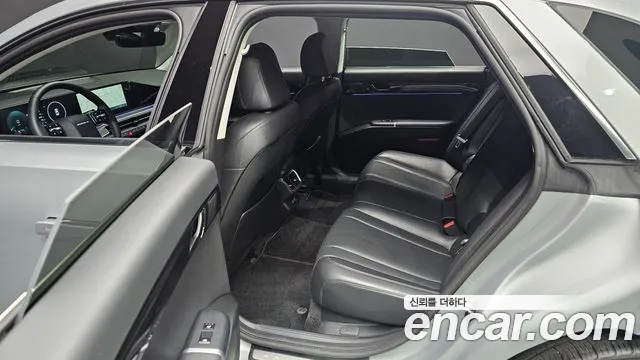 Hyundai Grandeur Grandeur (GN7) 2.5 Бензин 2WD — Фото автомобиля 12