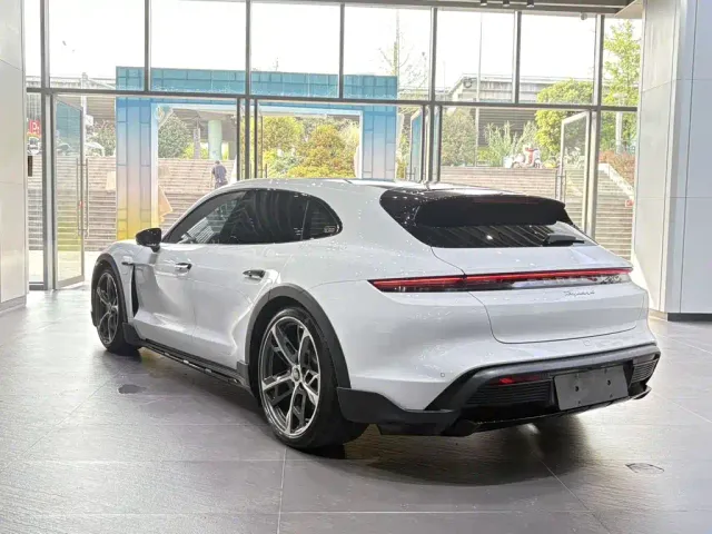 Porsche Taycan — Фото автомобиля 7