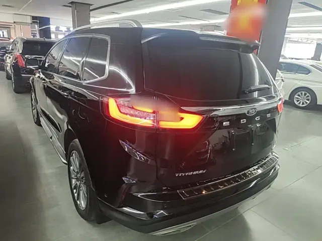 Ford Edge — Фото автомобиля 4