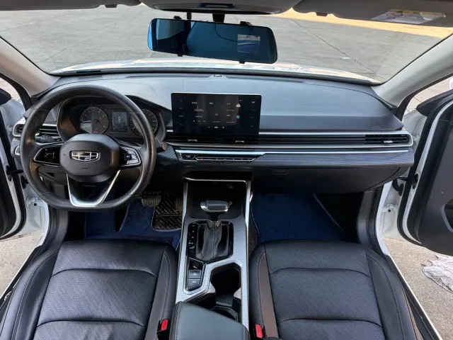 Geely Emgrand — Фото автомобиля 15