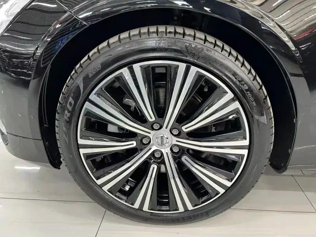 Volvo S90 — Фото автомобиля 24