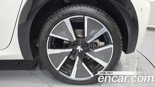 Peugeot 208 — Фото автомобиля 18