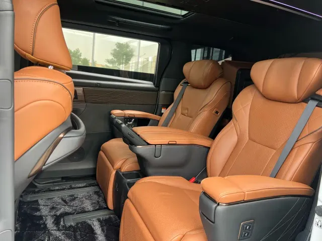 Toyota Vellfire — Фото автомобиля 3