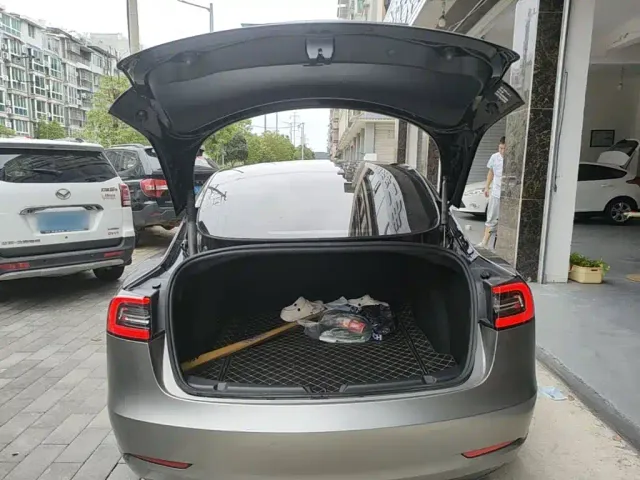 Tesla Model 3 — Фото автомобиля 18