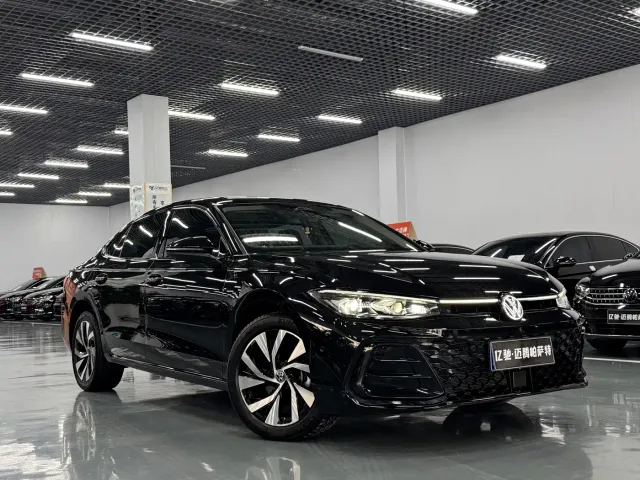 Volkswagen Passat — Фото автомобиля 3