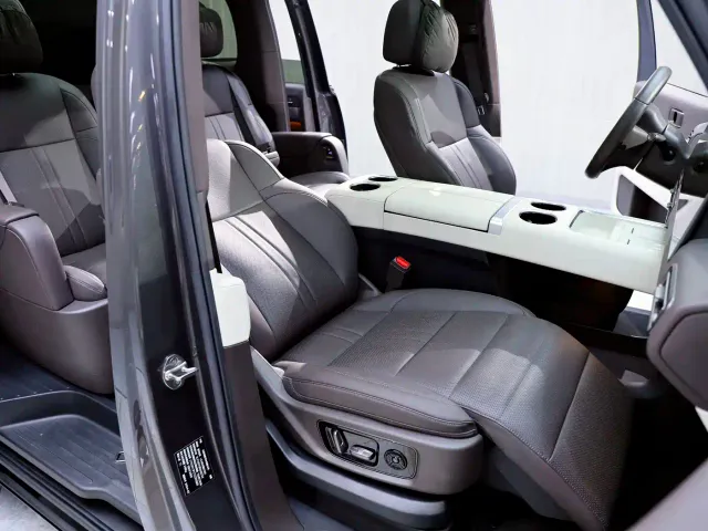 Li Auto MEGA — Фото автомобиля 17