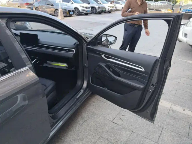 Geely Emgrand — Фото автомобиля 19