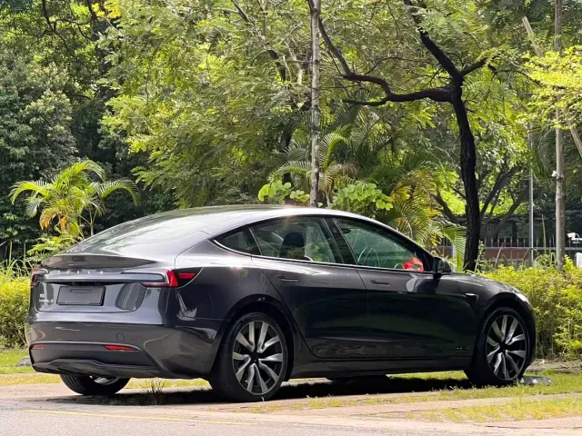Tesla Model 3 — Фото автомобиля 7