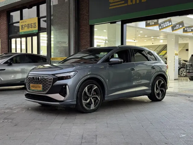 Audi Q4 e-tron — Фото автомобиля 4