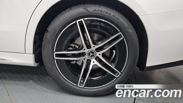 Mercedes-Benz E-Class — Фото автомобиля 21