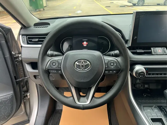 Toyota RAV4 — Фото автомобиля 10