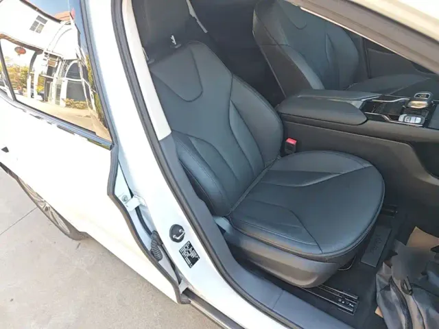 Hongqi E-QM5 — Фото автомобиля 24