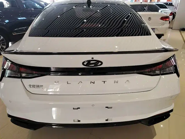 Hyundai Elantra — Фото автомобиля 5