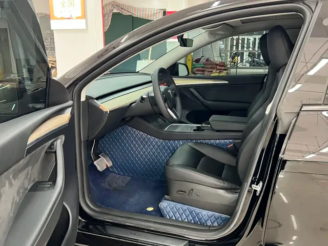 Tesla Model Y — Фото автомобиля 4