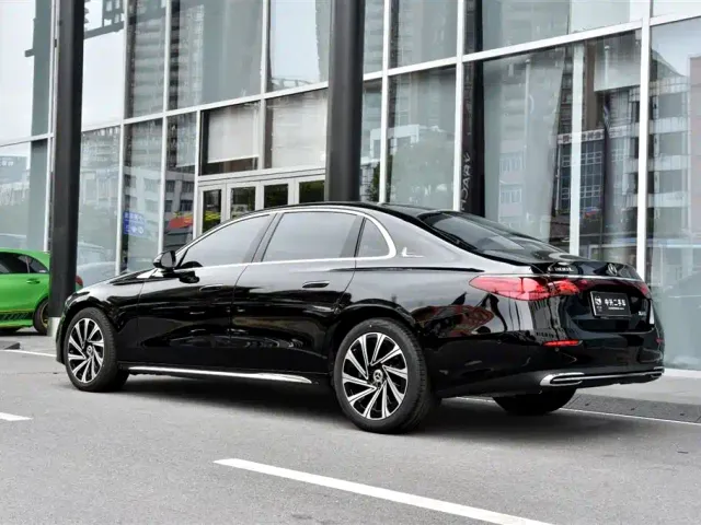 Mercedes-Benz E-Class — Фото автомобиля 4