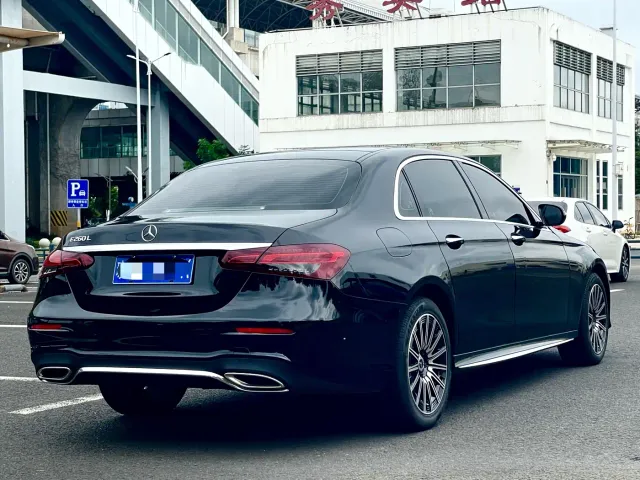 Mercedes-Benz E-Class — Фото автомобиля 6