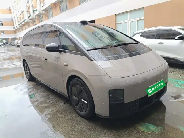 Li Auto MEGA — Фото автомобиля 3