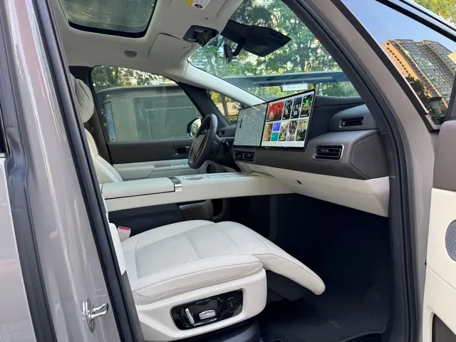 Li Auto MEGA — Фото автомобиля 10