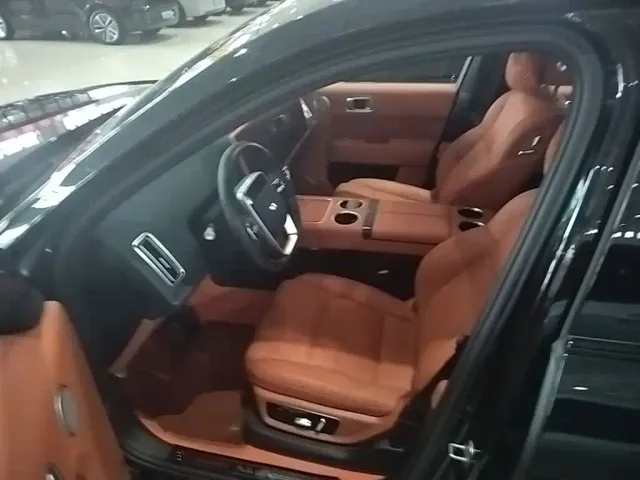 Li Auto L8 — Фото автомобиля 15